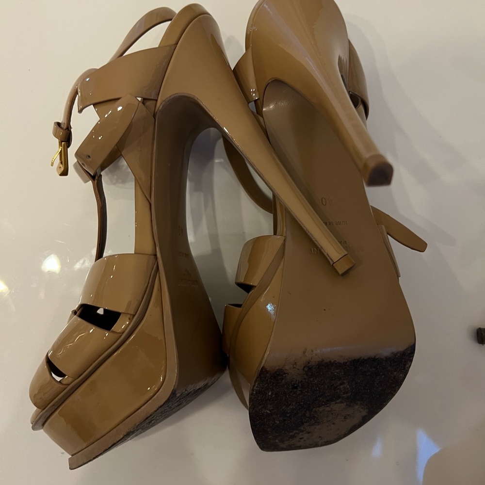 Yves Saint Laurent Women's Tan Patent Leather Sandals - Picture 4 of 4
